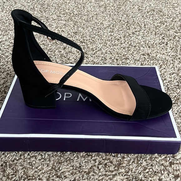 Shoes - Over the Toe Strap Ankle Wrap Strap 2" Block Heel Open Toe Dress Sandal. Black
